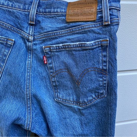 Levi’s Wedgie Jeans Distressed High Rise Button Fly Medium Wash - Picture 5 of 8
